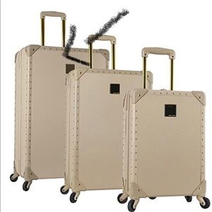 Vince Camuto 28’ Luggage